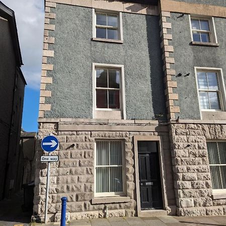 4 Bedroom House, Central 울버스톤 외부 사진