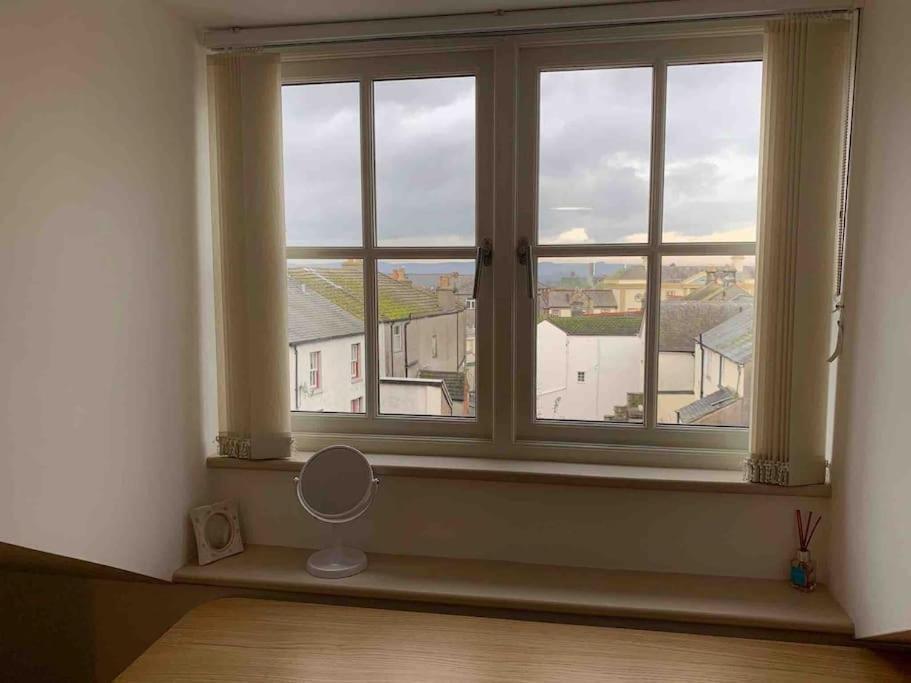 4 Bedroom House, Central 울버스톤 외부 사진