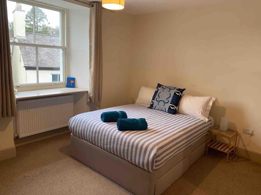4 Bedroom House, Central 울버스톤 외부 사진
