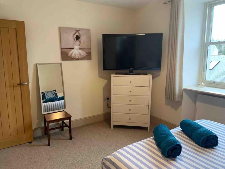 4 Bedroom House, Central 울버스톤 외부 사진