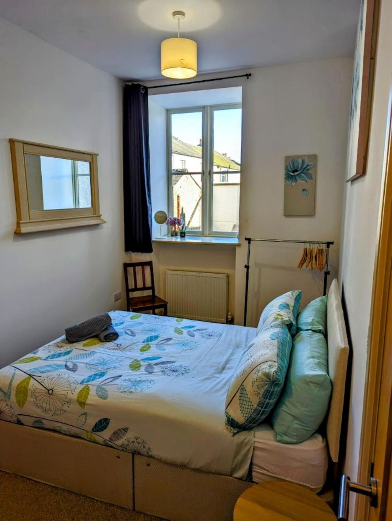 4 Bedroom House, Central 울버스톤 외부 사진