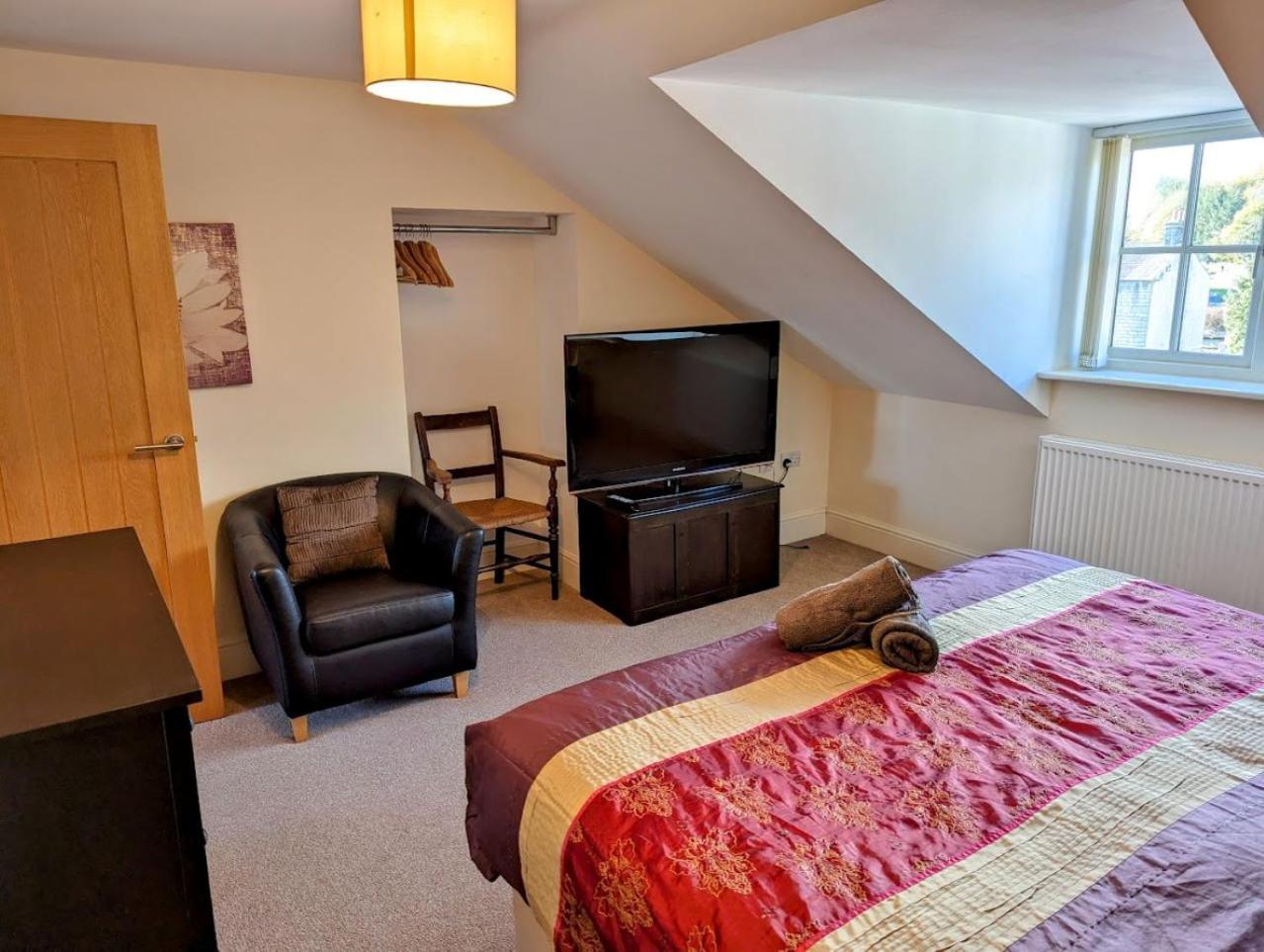 4 Bedroom House, Central 울버스톤 외부 사진